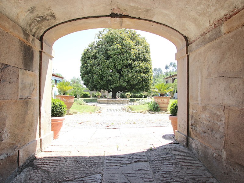 Appartamento in Vendita a Capannori, zona Sud, 550'000€, 320 m², con Box