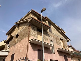 Quadrilocale in Vendita a Guidonia Montecelio, 95'000€, 100 m²