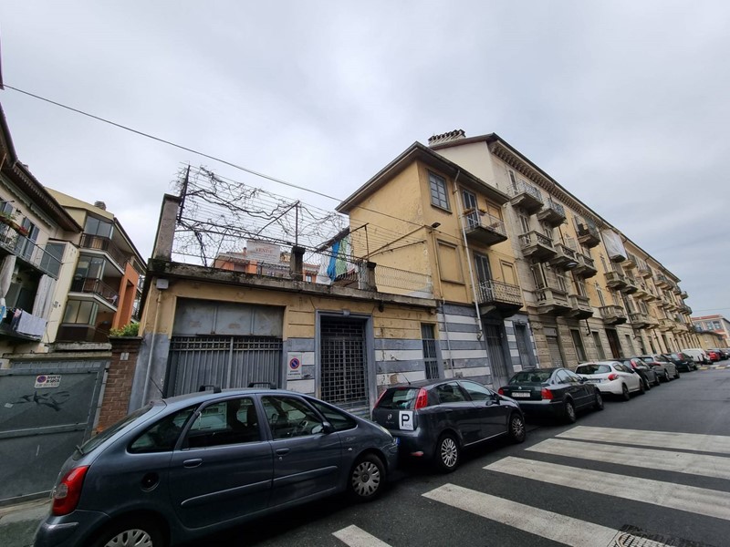 Casa Indipendente in Vendita a Torino, zona Barriera Milano, 199'000€, 420 m²
