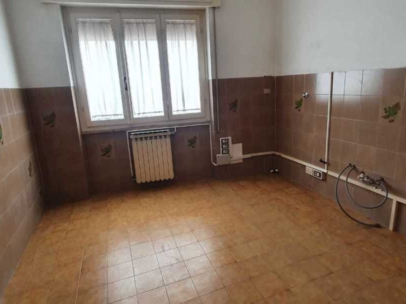 Ufficio in Affitto a Arcola, 318&euro;, 20 m²