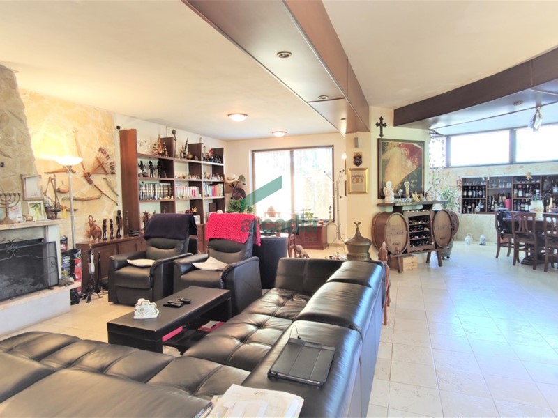 Casale in Vendita a Conversano, zona Monte San Michele, 330 m²