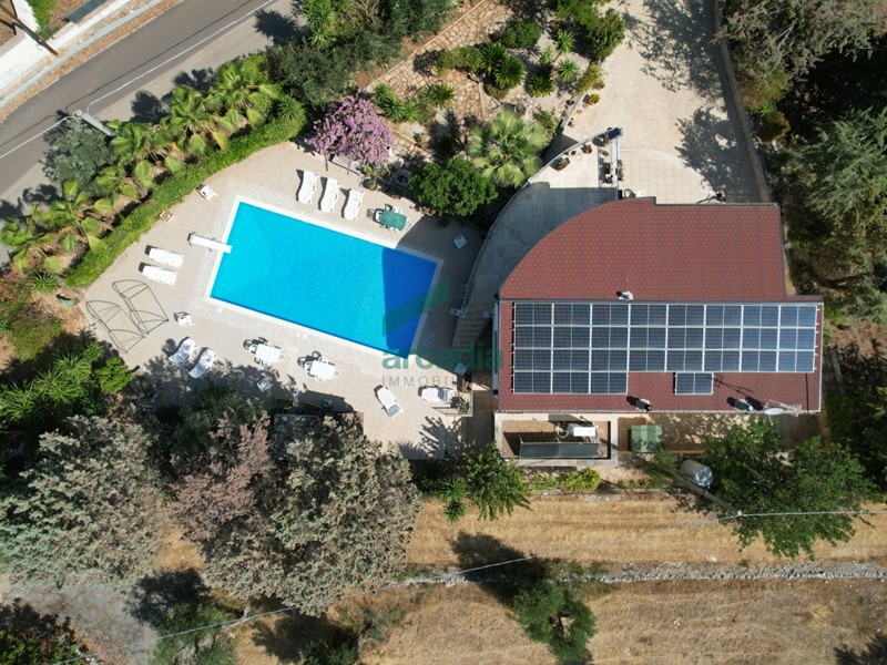 Casale in Vendita a Conversano, zona Monte San Michele, 330 m²