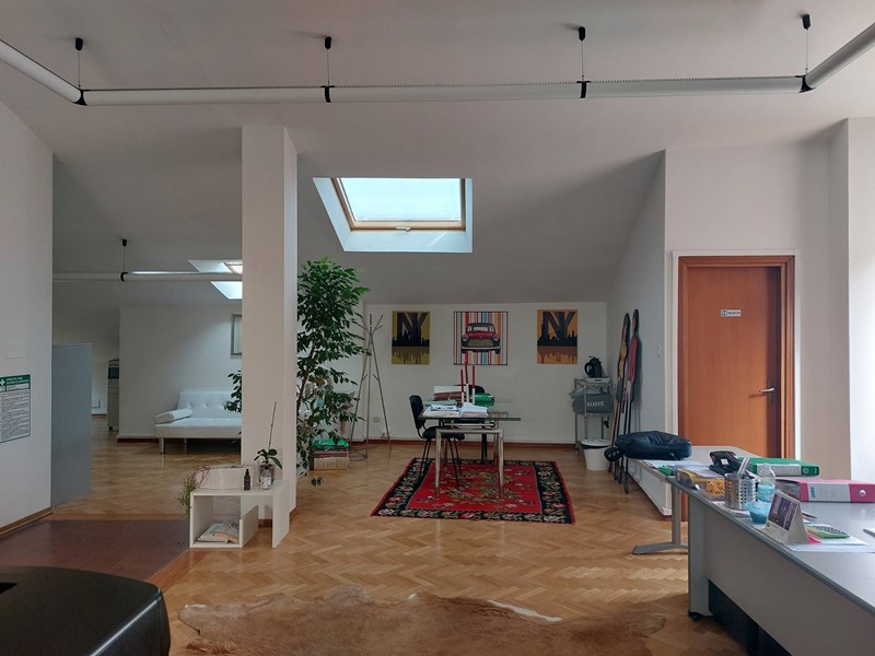 Ufficio in Vendita a Ferrara, zona Centro storico, 270'000€, 191 m², arredato