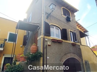 Casa Indipendente in Vendita a Grottaferrata, zona Pedica - Pratone - Veneto, 139'000€, 52 m²