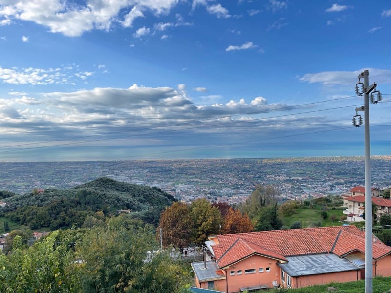 Casa Indipendente in Vendita a Pietrasanta, zona Capezzano Monte, 290'000€, 307 m²