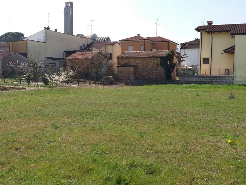 Terreno edificabile in Vendita a Ravenna, zona Mezzano, 137'000€, 650 m²