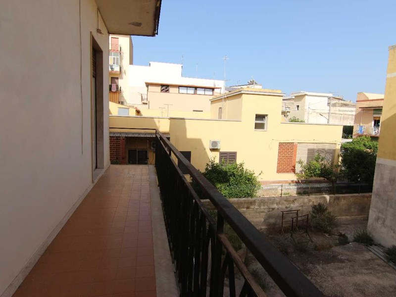 Trilocale in Vendita a Siracusa, zona viale Santa Panagia, 99'000&euro;, 132 m²