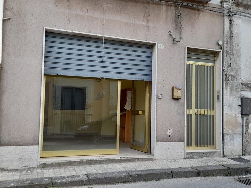 Attività commerciale in Affitto a Palazzolo Acreide, zona Via Roma, 35'000€, 35 m²