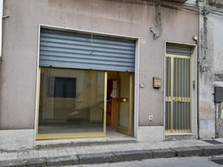 Attività commerciale in Affitto a Palazzolo Acreide, zona Via Roma, 35'000&euro;, 35 m²