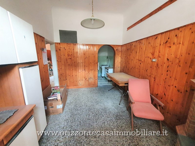 Appartamento in Vendita a Ascoli Piceno, zona Borgo Solestà, 79'000€, 84 m²