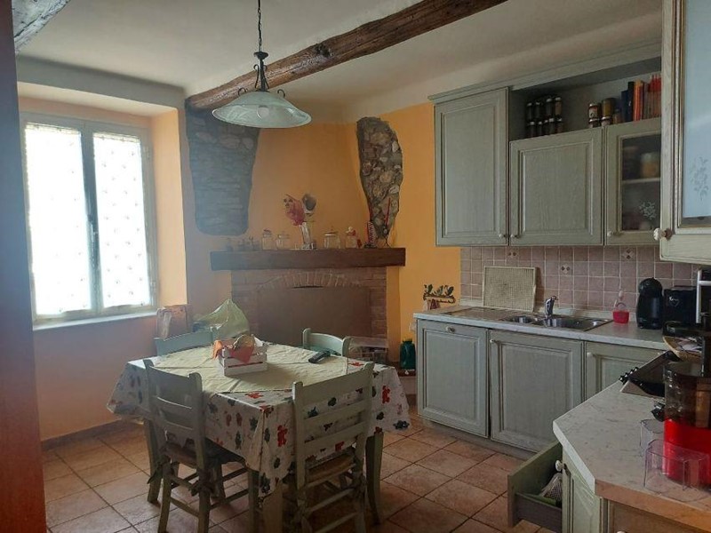 Casa Indipendente in Vendita a Massa, zona Mirteto, 199'000€, 140 m²