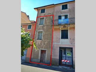 Trilocale in Vendita a Castiglione Chiavarese, zona Velva, 25'000€, 75 m²