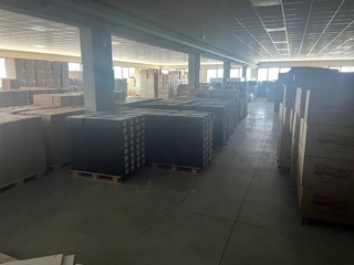 Capannone in Vendita a Empoli, 3200 m²