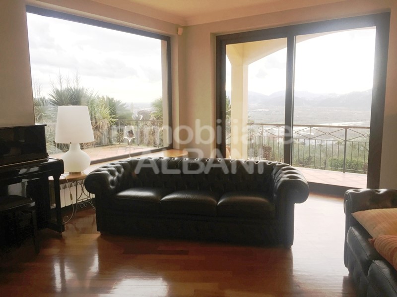 Casa Indipendente in Vendita a Bolano, 270 m², con Box