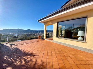 Casa Indipendente in Vendita a Bolano, 270 m², con Box