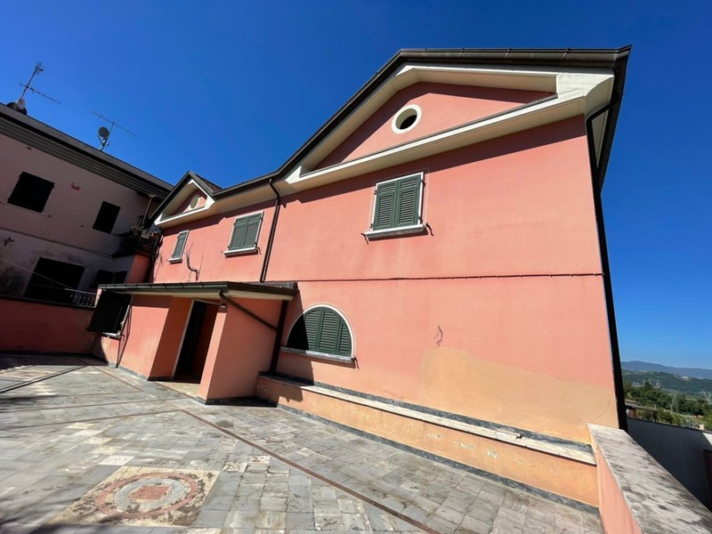 Casa Semi Indipendente in Vendita a Sarzana, 370'000&euro;, 180 m²