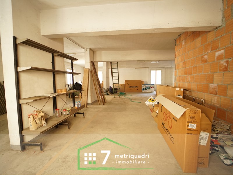 Capannone in Affitto a Chiavari, zona Centro Levante, 1'400€, 360 m²