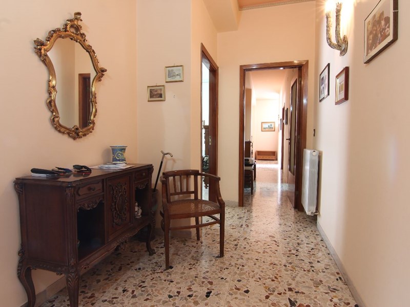 Appartamento in Vendita a Siracusa, zona viale Luigi Cadorna, 135'000&euro;, 147 m²