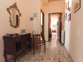 Appartamento in Vendita a Siracusa, zona viale Luigi Cadorna, 135'000&euro;, 147 m²