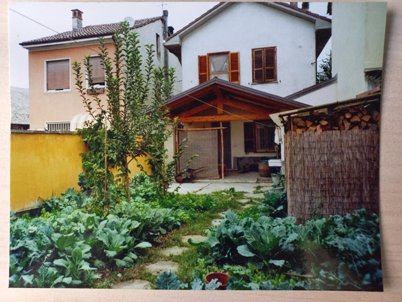 Casa Indipendente in Vendita a Mezzana Bigli, 65'000€, 180 m², con Box