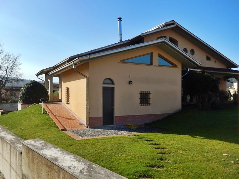 Casa Indipendente in Vendita a Brugnato, 690'000€, 387 m², con Box