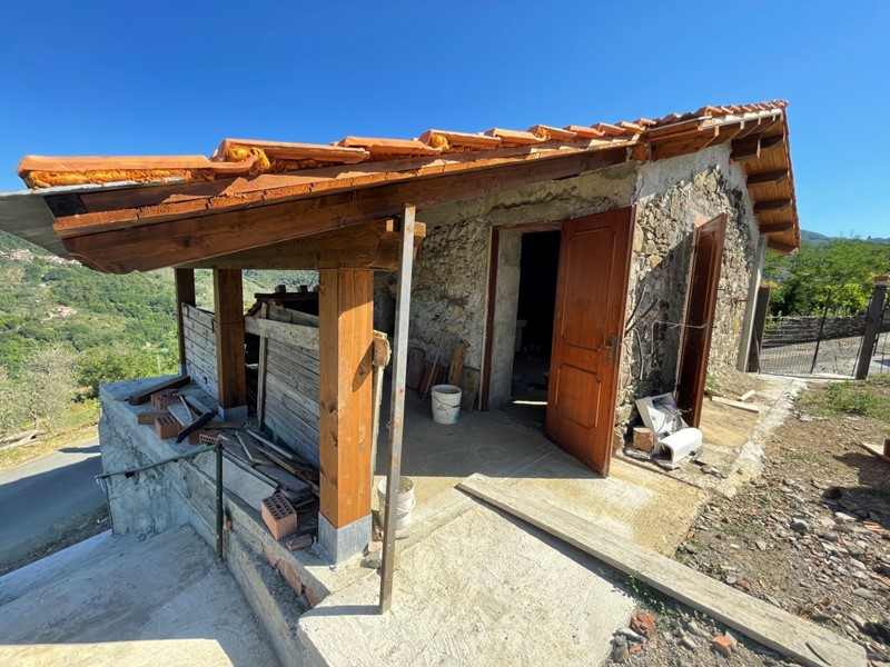 Casa Indipendente in Vendita a Sarzana, zona Colline Sarzana, 150'000&euro;, 90 m², con Box