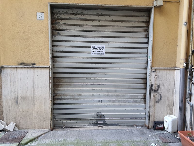 Immobile commerciale in Vendita a Salerno, zona Torrione, 59'000&euro;, 80 m²