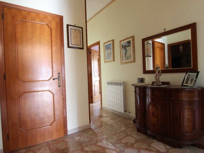Trilocale in Vendita a Siracusa, zona viale Santa Panagia, 99'000&euro;, 132 m²