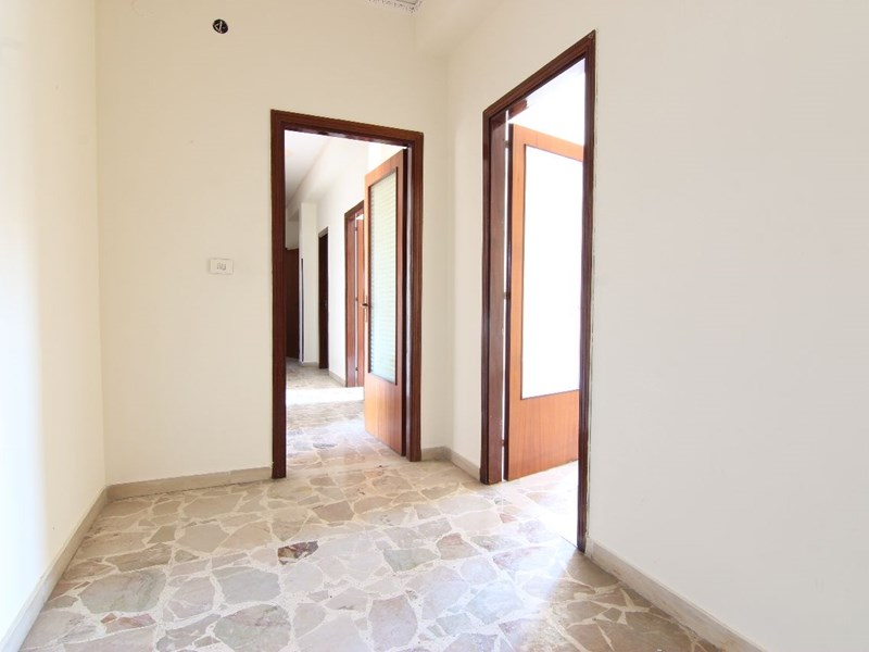 Appartamento in Vendita a Siracusa, zona Piazza della Provincia, 130'000&euro;, 150 m²
