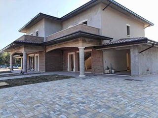 Villa in Vendita a Perugia, zona Periferia, 190 m², con Box