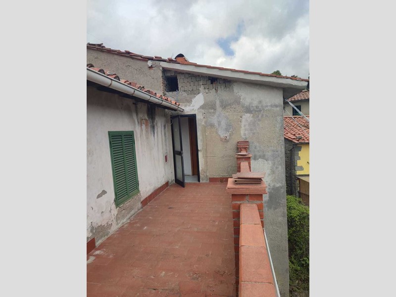 Casa Indipendente in Vendita a Villa Basilica, 200'000€, 300 m²