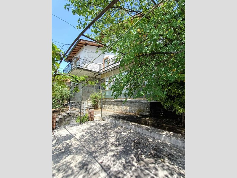 Casa Indipendente in Vendita a Aulla, 140'000€, 300 m², con Box