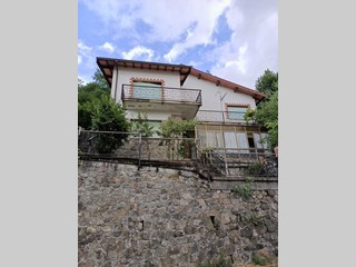 Casa Indipendente in Vendita a Aulla, 140'000€, 300 m², con Box