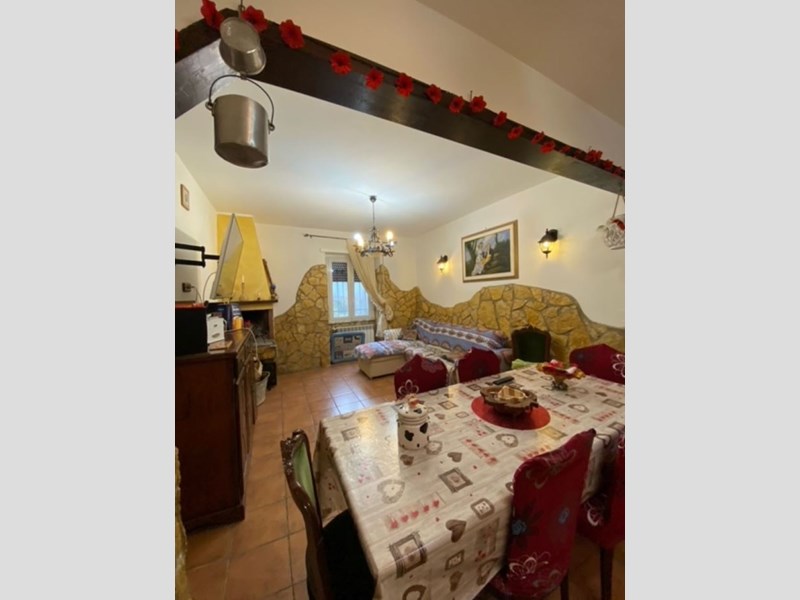 Trilocale in Vendita a Roviano, zona roviano, 88'000€, 82 m²