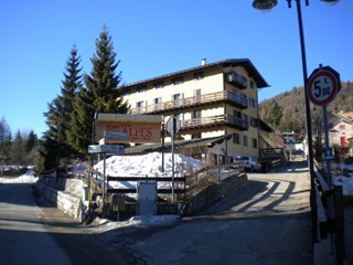 Attività commerciale in Vendita a Folgaria, 1'850'000€, 2000 m²