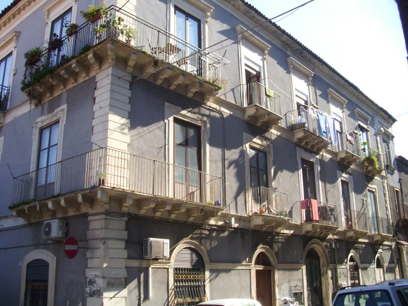 Appartamento in Vendita a Catania, zona Via Zurria, 250'000&euro;, 200 m²