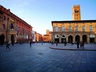 Attività commerciale in Affitto a Bologna, zona centro storico, 2'200€, 25 m²