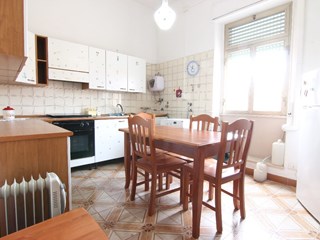 Trilocale in Vendita a Siracusa, zona Piazza Santa Lucia, 70'000&euro;, 85 m²