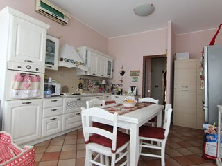 Appartamento in Vendita a Siracusa, zona Piazza della Repubblica, 180'000&euro;, 173 m²