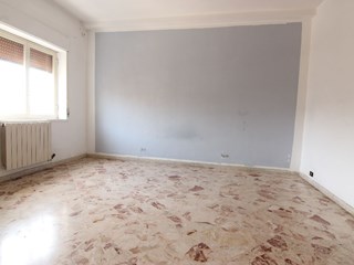 Appartamento in Vendita a Siracusa, zona via Tisia, 125'000&euro;, 174 m²