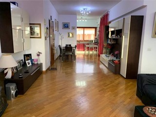 Trilocale in Vendita a Roma, zona AXA , 309'000€, 110 m²