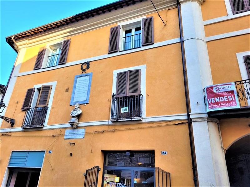 Appartamento in Vendita a Narni, 105'000&euro;, 150 m²
