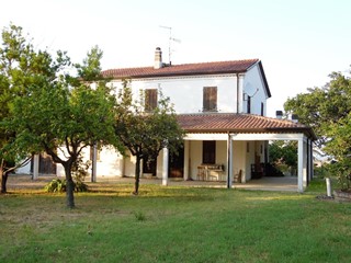 Casa Indipendente in Vendita a Montescudo Monte Colombo, 350'000€, 180 m², con Box