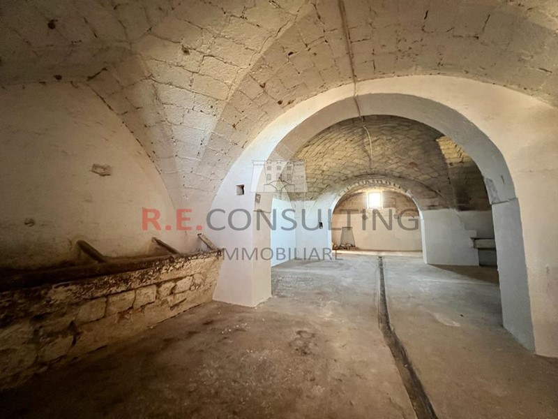Casale in Vendita a Ostuni, 900'000€, 600 m²