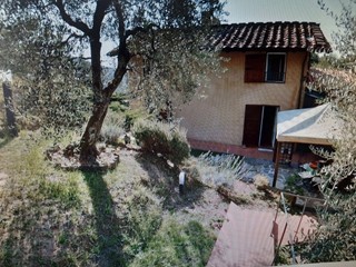 Casa Indipendente in Vendita a Lucca, zona San Concordio di Moriano, 550'000€, 320 m², con Box