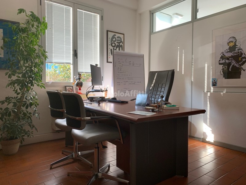 Capannone in Affitto a Monteriggioni, zona San Martino, 8'000€, 2200 m²