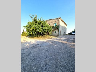 Casa Indipendente in Vendita a Pescara, 165'000&euro;, 220 m²