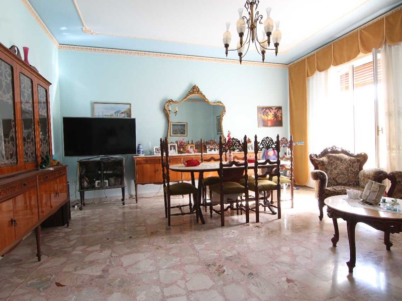Trilocale in Vendita a Siracusa, zona viale Santa Panagia, 99'000&euro;, 132 m²