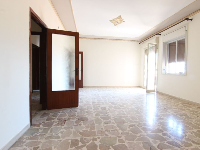 Appartamento in Vendita a Siracusa, zona Piazza della Provincia, 130'000&euro;, 150 m²