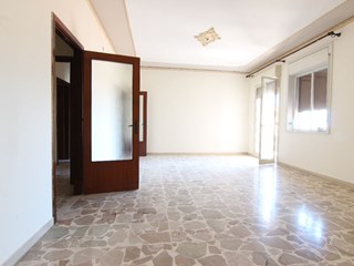 Appartamento in Vendita a Siracusa, zona Piazza della Provincia, 130'000&euro;, 150 m²